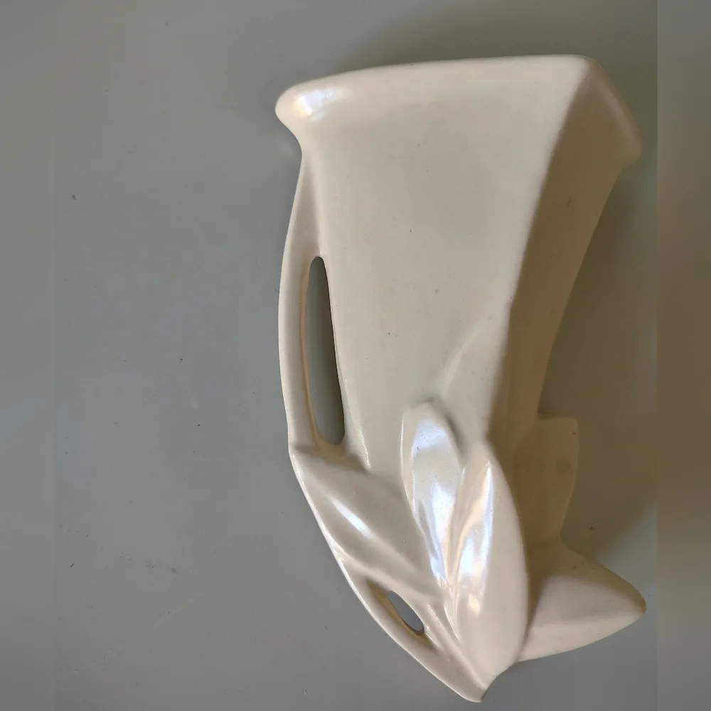 Nelson McCoy Pottery Vintage 1940s Lilybud Wall Pocket White